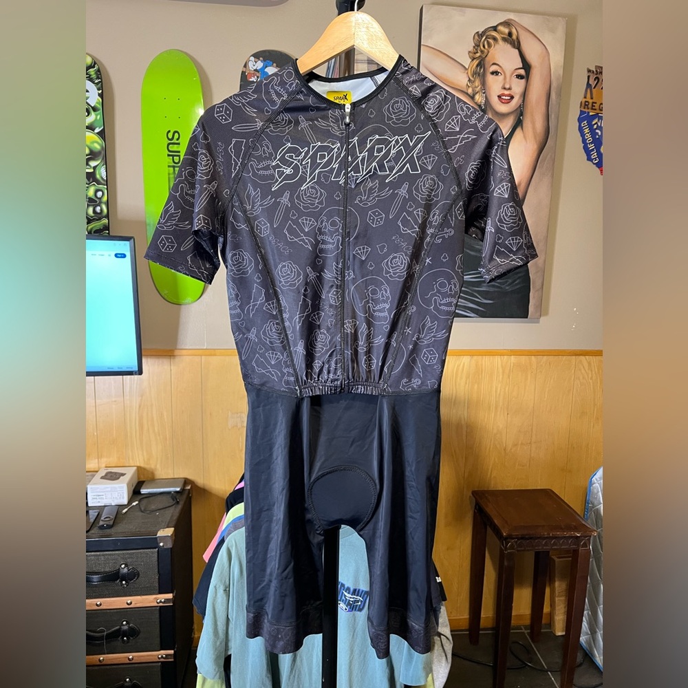 Men Sparx Aerosuit Triathlon Short Sleeve Trisuit, Skulls & Roses